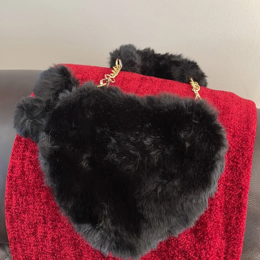 💗Fuzz 🖤 - Picture 3 of 7